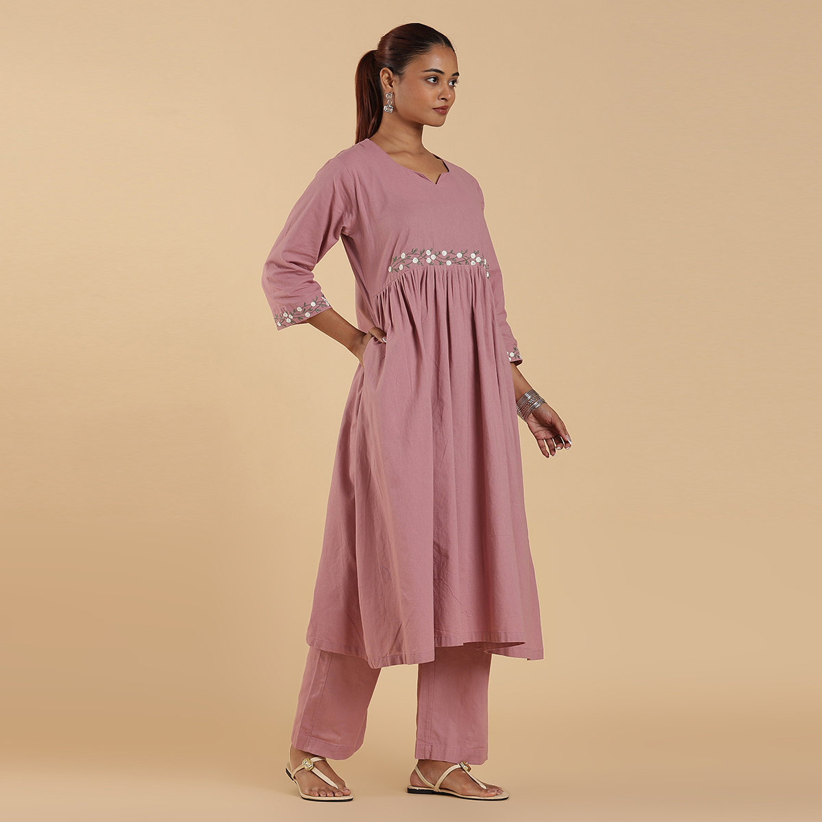 Embroiderd Kurta With Trousers 2