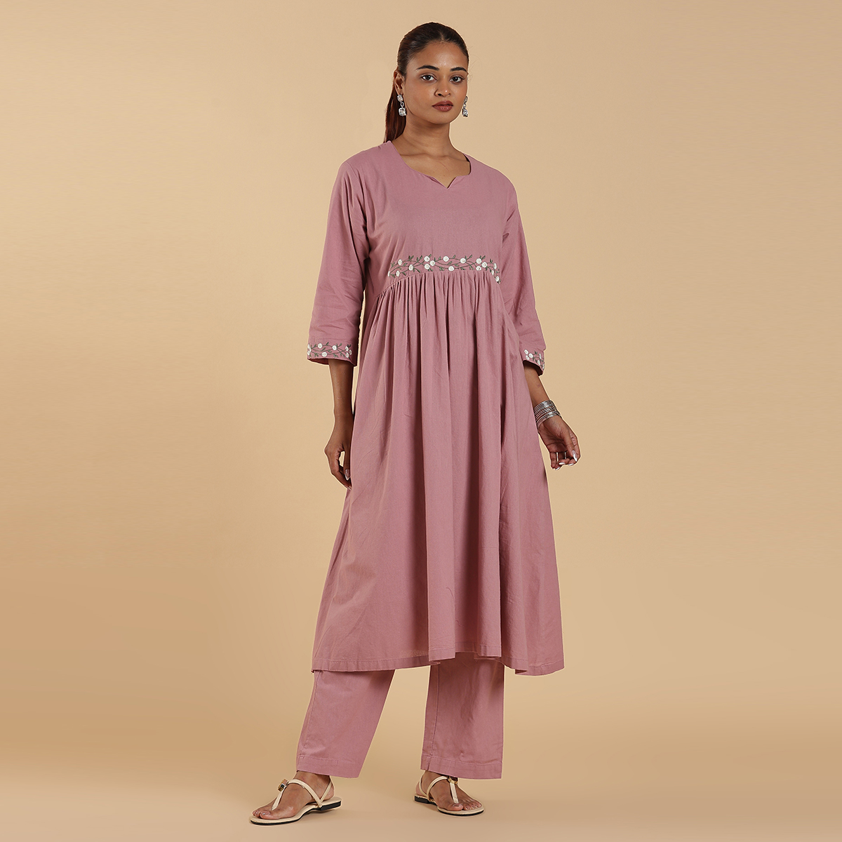 Embroiderd Kurta With Trousers 3